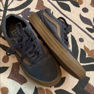 Women’s Low-Top Vans Sneakers